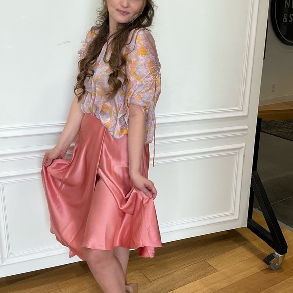 Alice + Olivia Elegant asymetrical Pink Satin Skirt - Picture 5 of 14